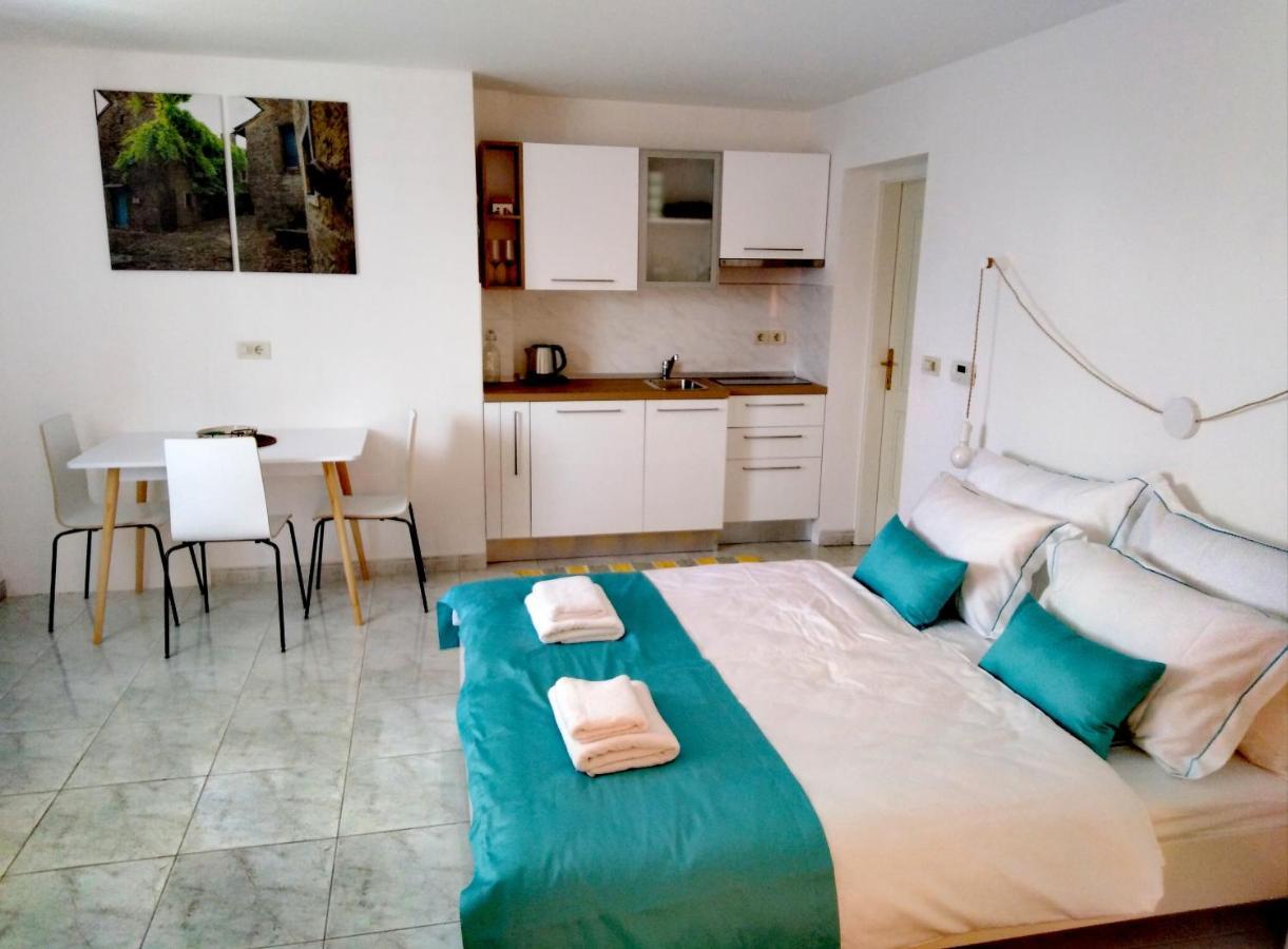 Olive Tree Apartments Umag Exterior foto